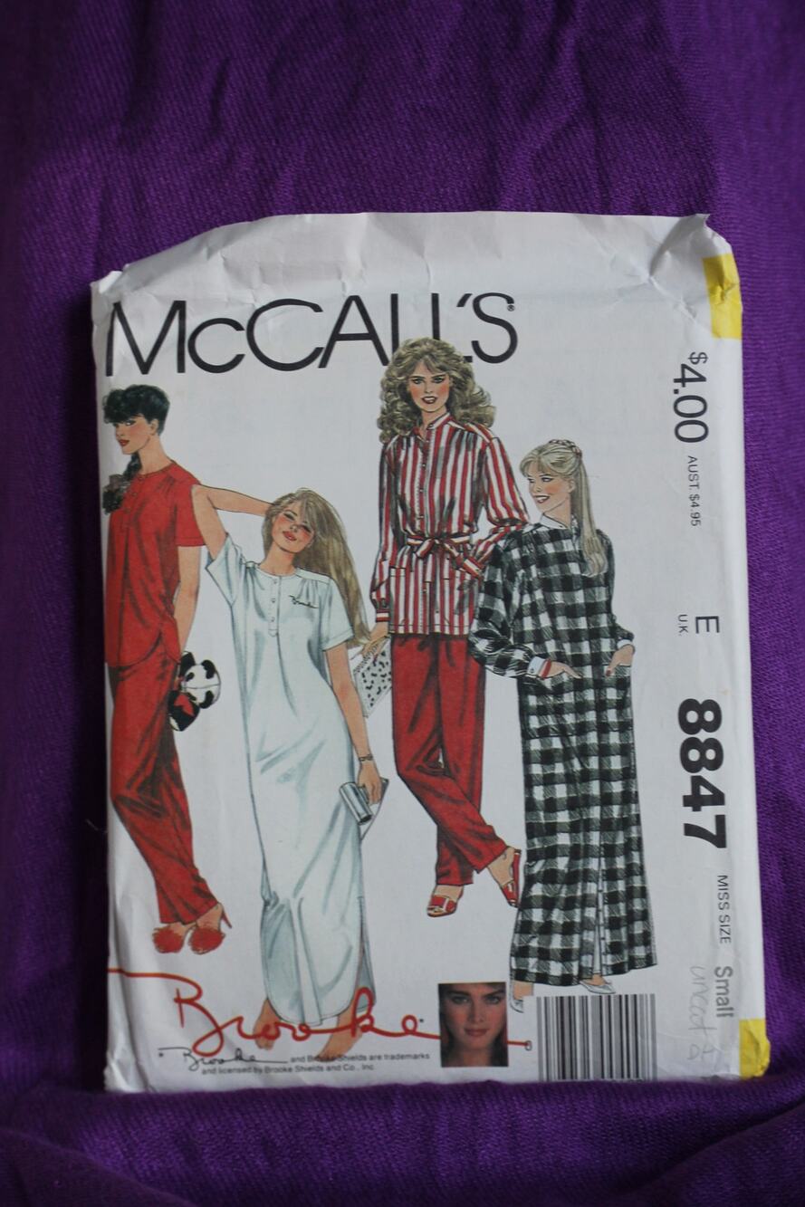 McCalls 8847 Nightgown robe Pajama pattern size small